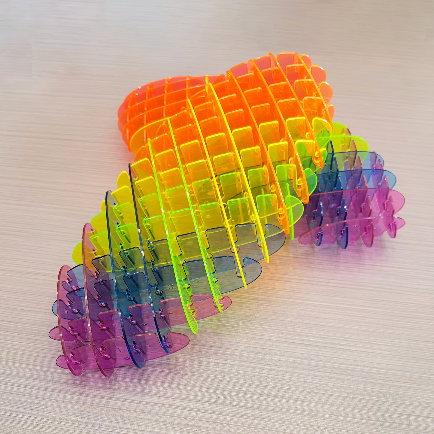 A Set of Elastic Nets Available in Various Innovative Color Combinations, Featuring Large Elastic Feet That Can Change Shape.