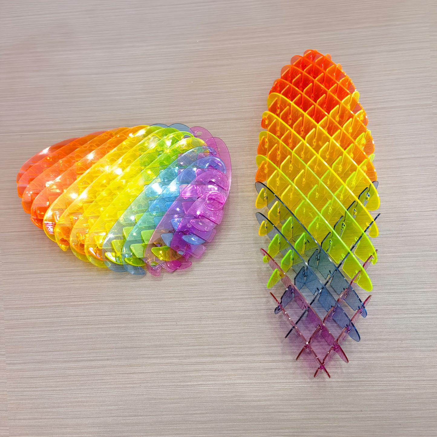 A Set of Elastic Nets Available in Various Innovative Color Combinations, Featuring Large Elastic Feet That Can Change Shape.